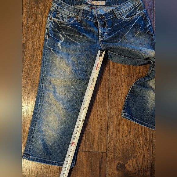 BKE Buckle Jeans Women's Stella Capri Distressed Blue Stretch Denim Sz 29. - Picture 15 of 16